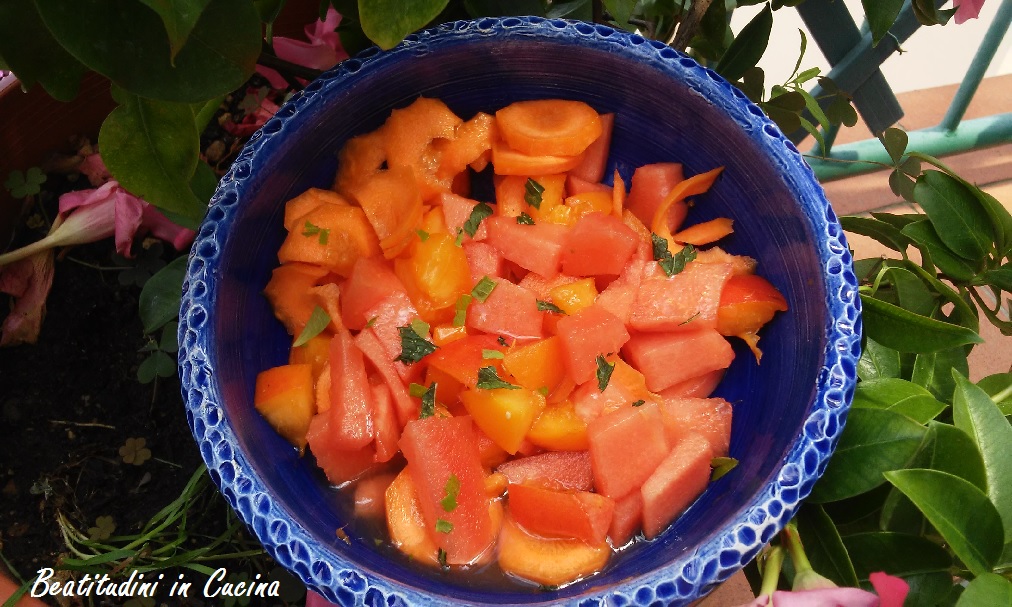 insalata di anguria, albicocche e carote